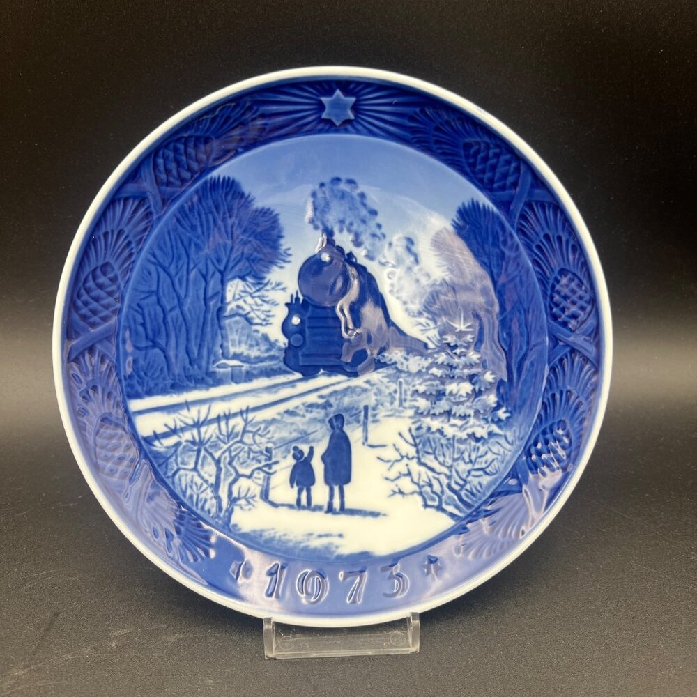 Royal Copenhagen 1973 Christmas Plate